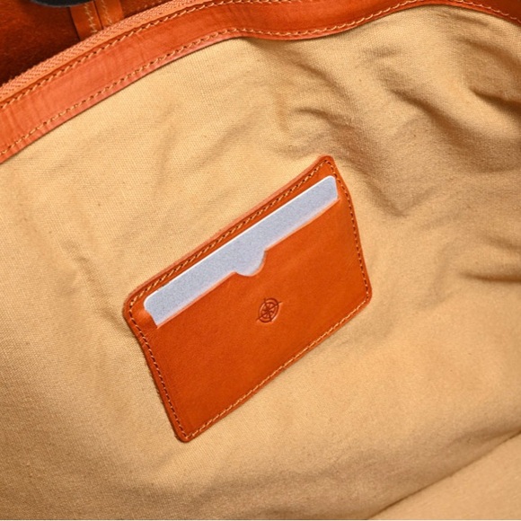 Elegant Orange Leather Tote Bag - Picture 4 of 10